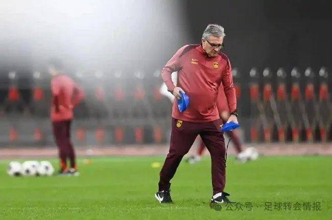 关于马赛球队遭遇球员伤病潮，主教练调整战术的信息