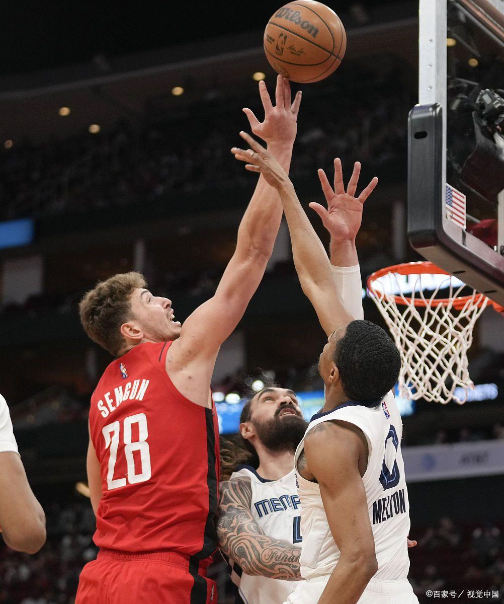 灰熊队主场气氛火爆，球迷热情助威支持的简单介绍