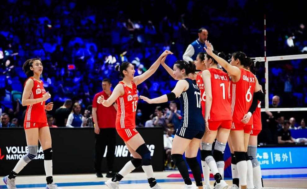 中国女排逆转击败美国队，晋级四强