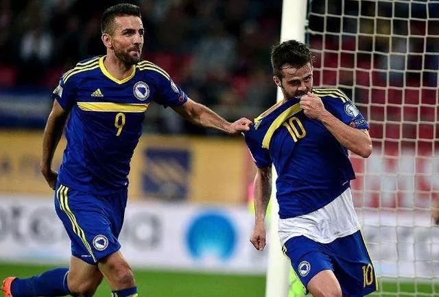 波黑逆转波兰，小组出线晋级淘汰赛