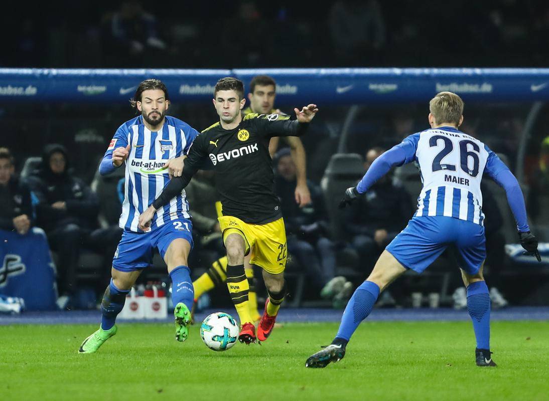 利物浦球迷参观柏林赫塔主场比赛