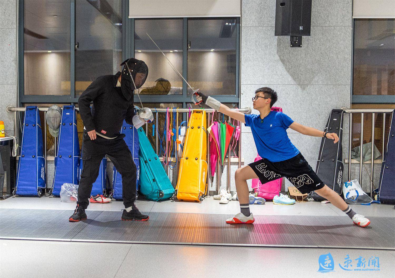 法国代表团在击剑比赛中表现强劲，斩获多枚奖牌的简单介绍