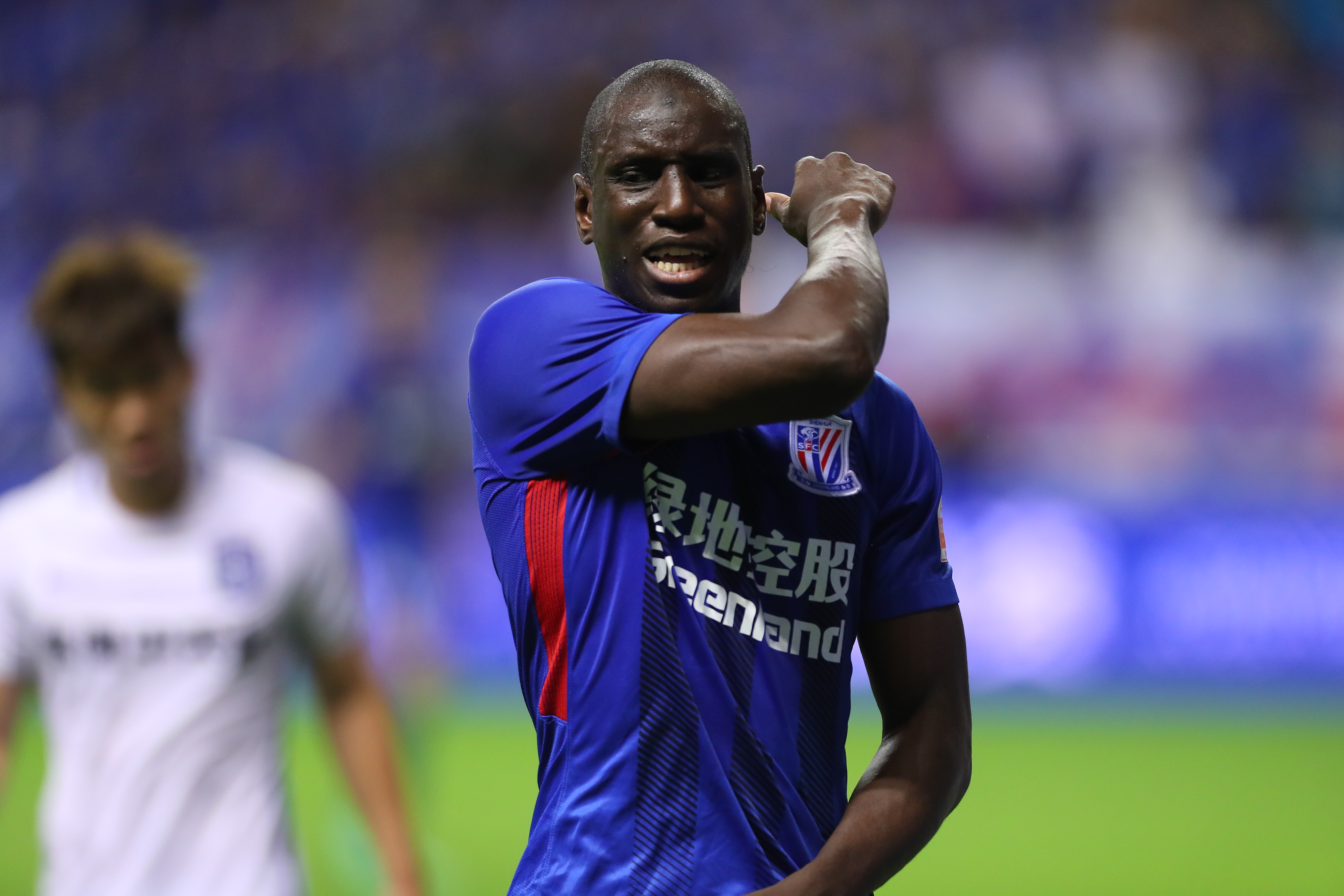 包含广州恒大2-0胜天津泰达，登巴巴梅开二度锁定三分的词条