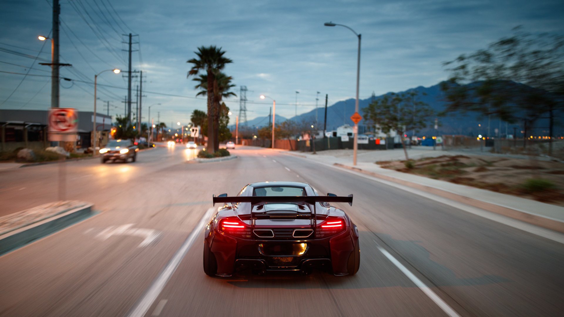 双星闪耀夜，罗马压哨绝杀阿尔及利亚，内马尔德甲争冠战独揽风云