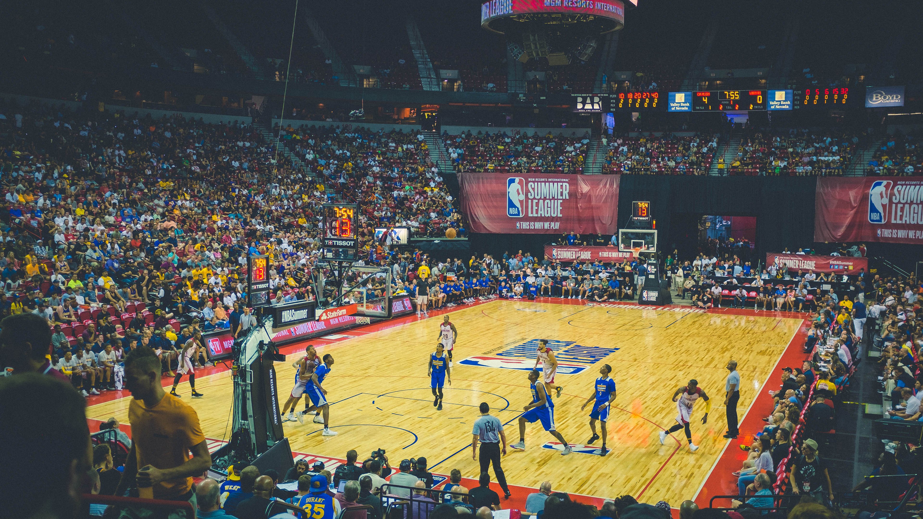 双线辉煌，森林狼团队大胜吉林，浓眉个人抢七主宰赛场