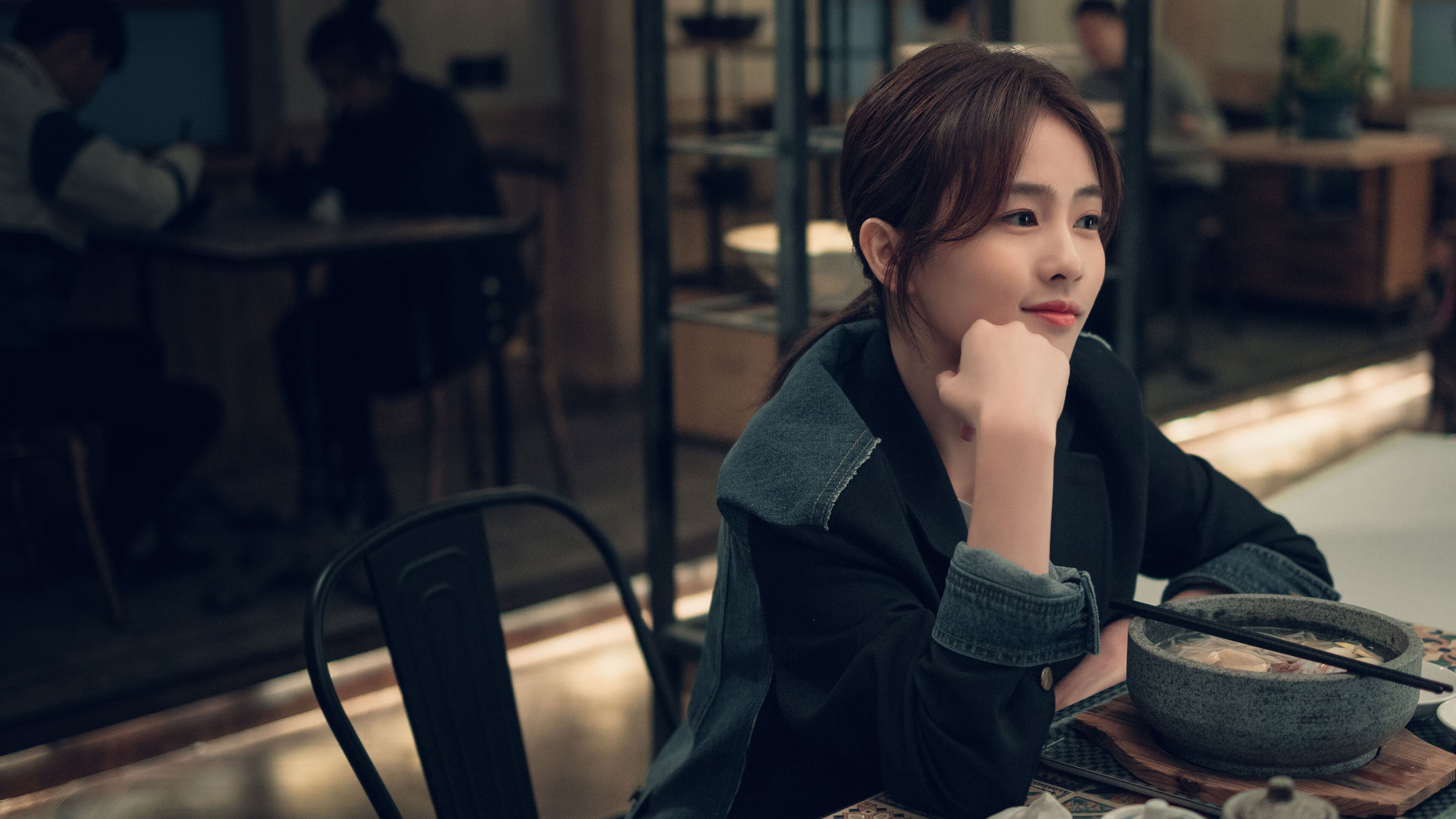 当绝杀球遇见友谊赛,体育如何在不同战场上缝合世界?